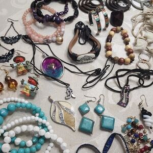 50PC WEARABLE JEWELRY LOT ESTATE NECKLACES BRACELETS EARRINGS PENDANTS BOHO